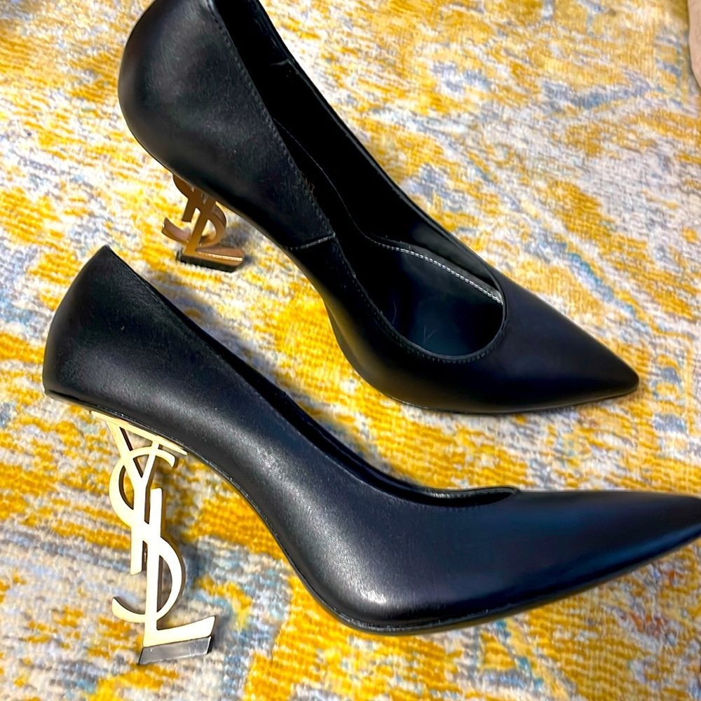 YSL logo heels size 9.5 / 10 like new condition